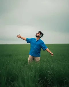 A Solitary Symphony Beneath the Grey Sky- Shahruk Khan Style